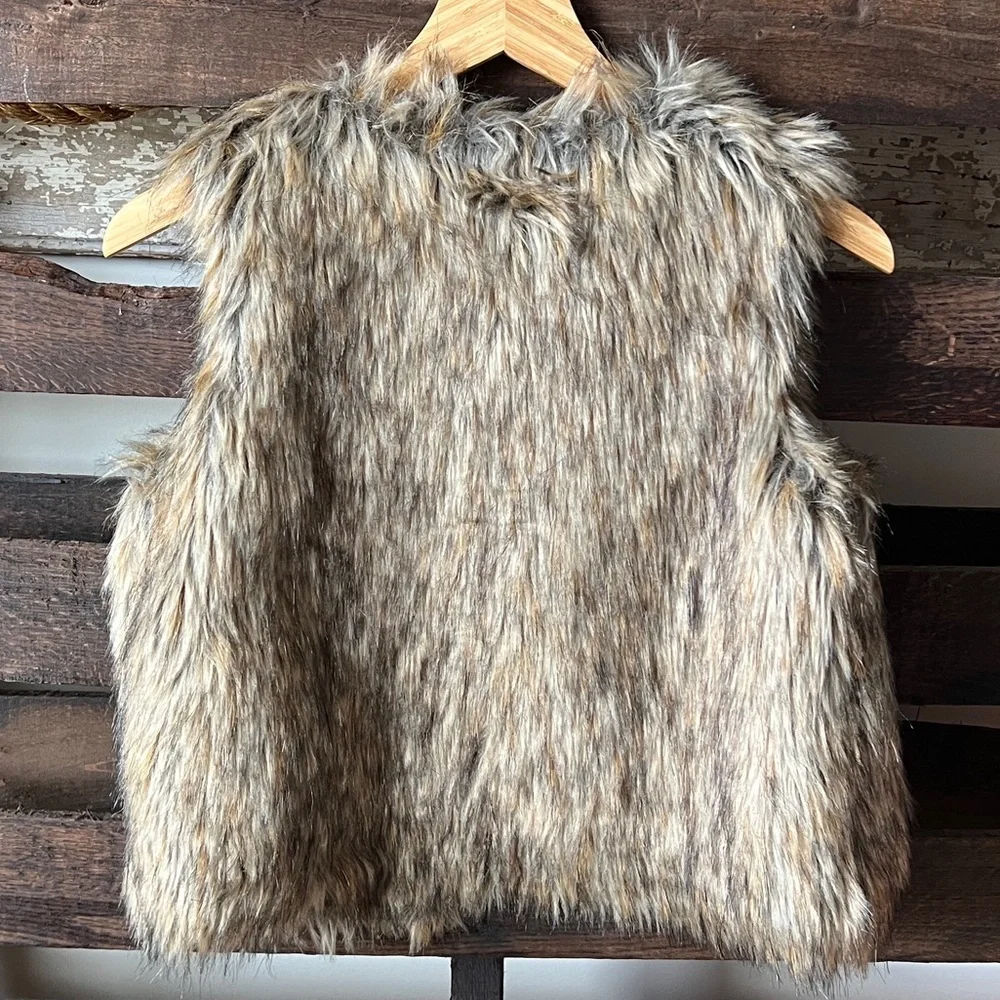CHILDRENS PLACE Girls Faux Fur Vest XL